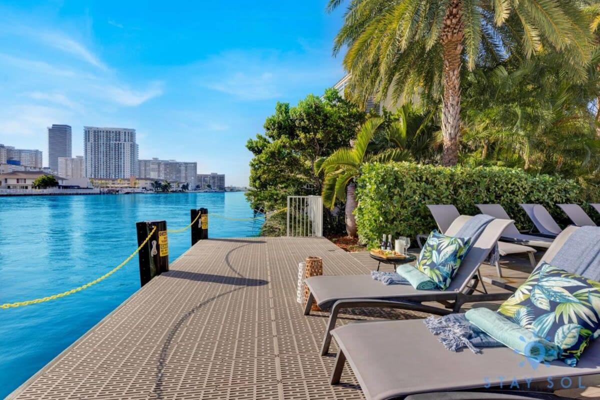 Spectacular View With Balcony, Pool, Near