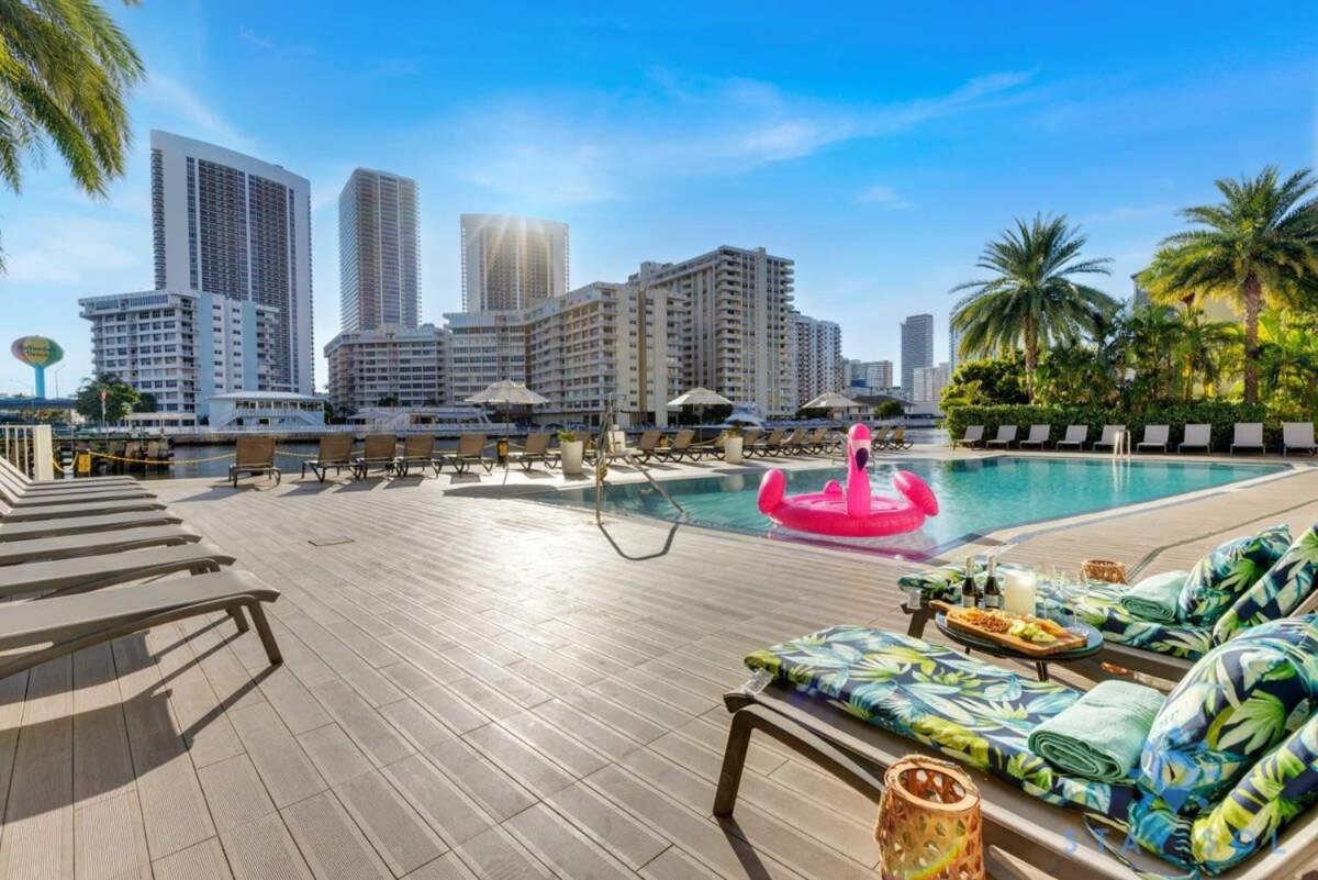 Spectacular View With Balcony, Pool, Near *